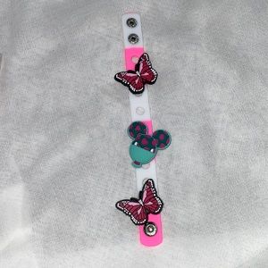 Croc charm bracelet w/3charms